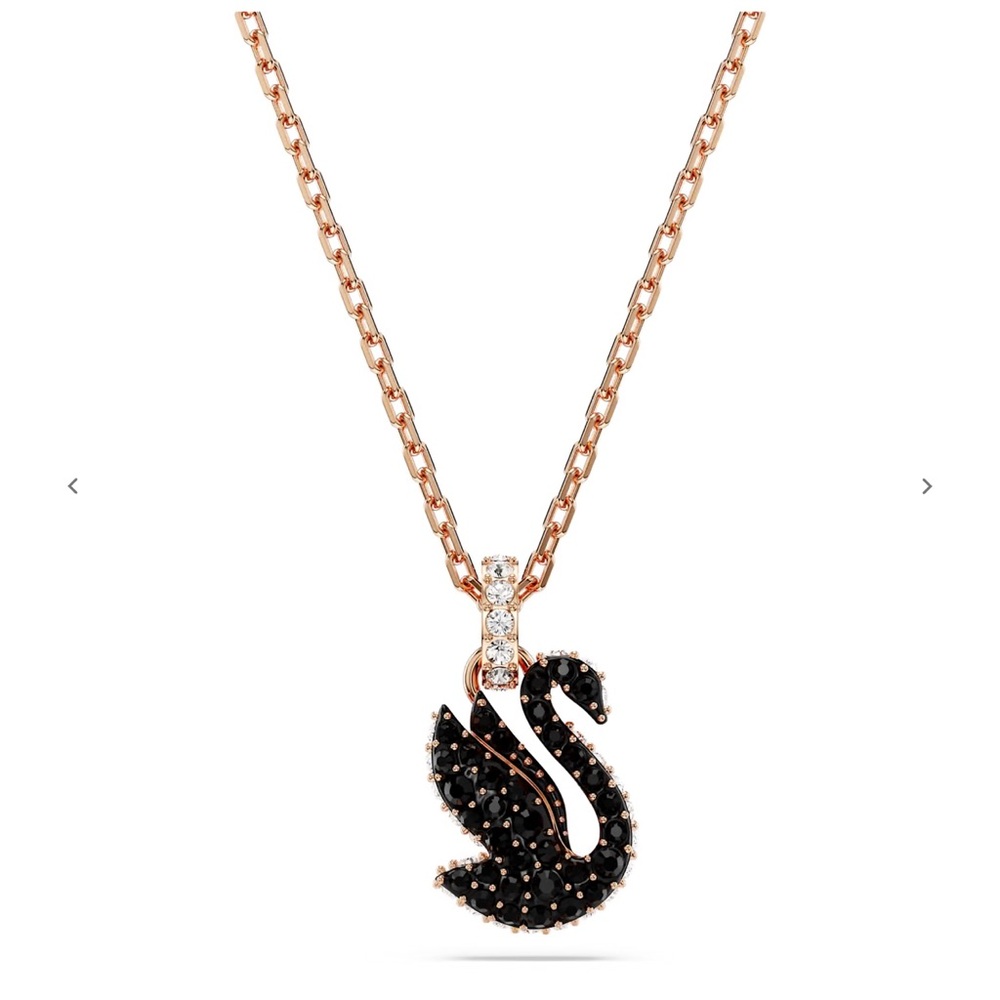 ❤️SOLD❤️🐦‍🔥Black Friday Sale 🐦‍🔥 Swarovski Black and Rose Gold Swan Necklace